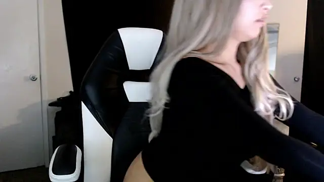 liadivina online show from March 16, 5:36 am