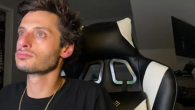 Snapshot of Dylansd chatting on December 24, 8:55 am Dylansd online show from December 24, 8:55 am