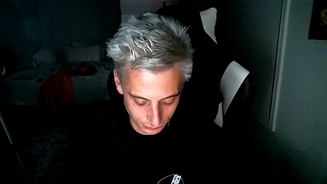 Snapshot of Dylansd chatting on December 29, 11:18 am Dylansd online show from December 29, 11:18 am