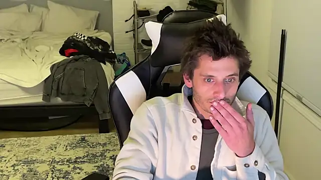 Snapshot of Dylansd chatting on December 23, 6:44 am Dylansd online show from December 23, 6:44 am