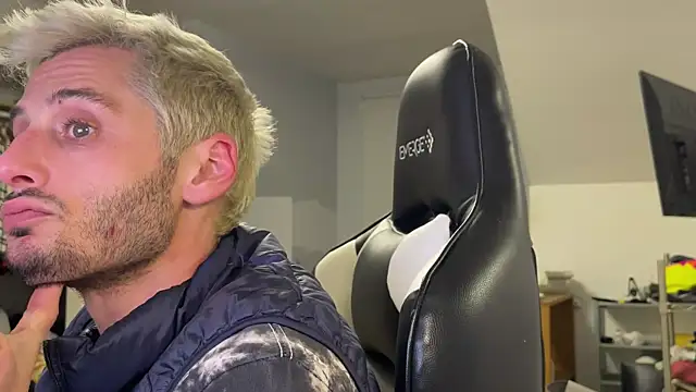 Snapshot of Dylansd chatting on January 9, 4:52 am Dylansd online show from January 9, 4:52 am