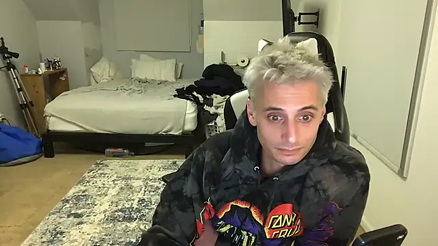 Snapshot of Dylansd chatting on December 29, 5:42 am Dylansd online show from December 29, 5:42 am