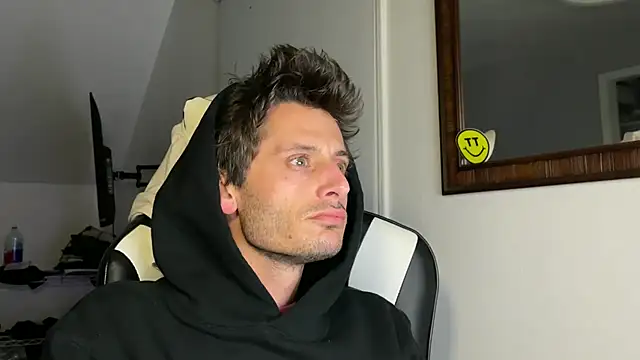 Snapshot of Dylansd chatting on December 21, 7:13 am Dylansd online show from December 21, 7:13 am