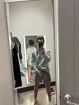 Snapshot of Dylansd chatting on December 23, 11:06 pm Dylansd online show from December 23, 11:06 pm