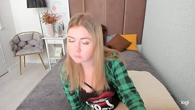 BettyBloom69 online show from November 12, 5:00 am