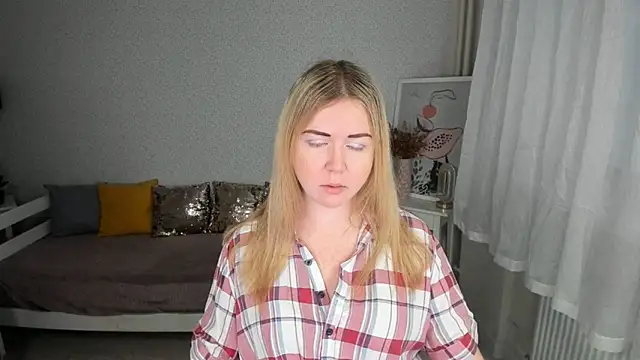 BettyBloom69 online show from December 4, 4:44 am