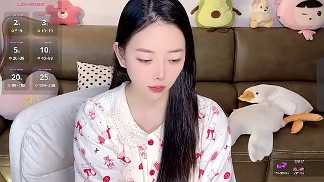 Snapshot of Yilin1999 chatting on February 5, 5:20 am Yilin1999 online show from February 5, 5:20 am