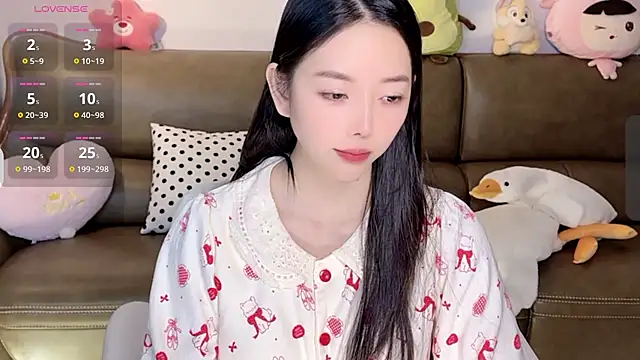 Snapshot of Yilin1999 chatting on February 5, 8:21 am Yilin1999 online show from February 5, 8:21 am