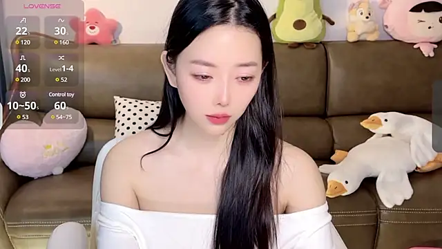 Snapshot of Yilin1999 chatting on February 6, 7:35 am Yilin1999 online show from February 6, 7:35 am