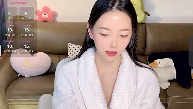 Snapshot of Yilin1999 chatting on February 13, 4:28 pm Yilin1999 online show from February 13, 4:28 pm