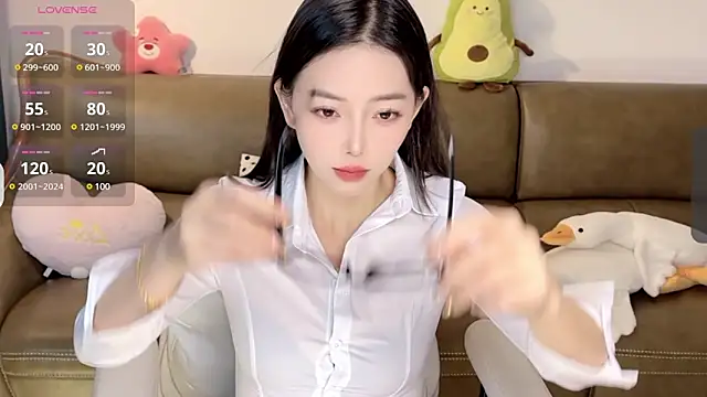 Snapshot of Yilin1999 chatting on February 11, 2:35 pm Yilin1999 online show from February 11, 2:35 pm
