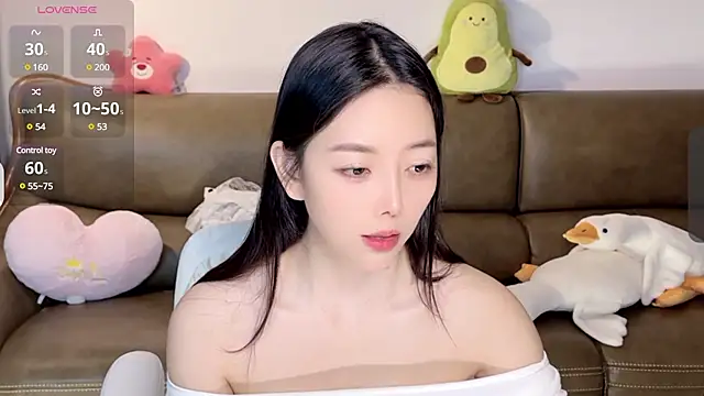 Snapshot of Yilin1999 chatting on February 17, 7:12 pm Yilin1999 online show from February 17, 7:12 pm