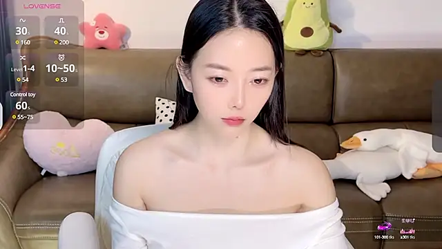 Snapshot of Yilin1999 chatting on February 13, 7:31 pm Yilin1999 online show from February 13, 7:31 pm