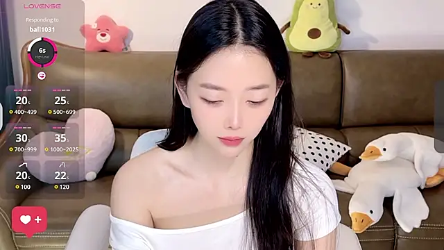 Snapshot of Yilin1999 chatting on February 24, 2:40 am Yilin1999 online show from February 24, 2:40 am