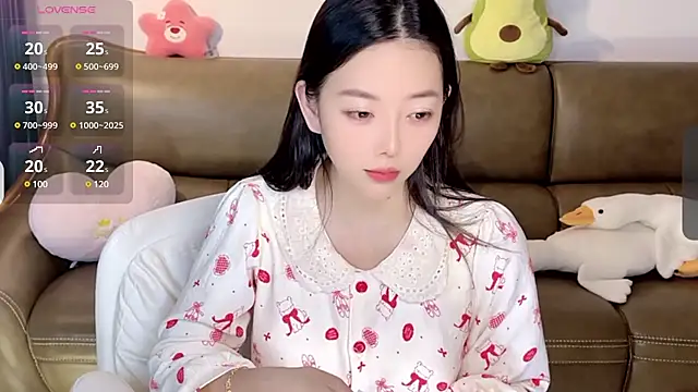 Snapshot of Yilin1999 chatting on February 14, 9:43 pm Yilin1999 online show from February 14, 9:43 pm