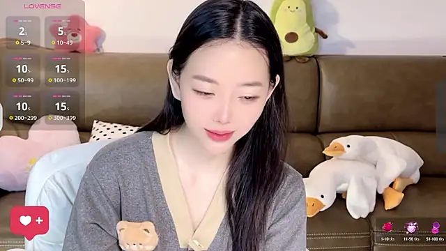 Snapshot of Yilin1999 chatting on March 7, 2:04 am Yilin1999 online show from March 7, 2:04 am