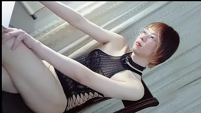 adawang1986 online show from February 26, 1:43 pm