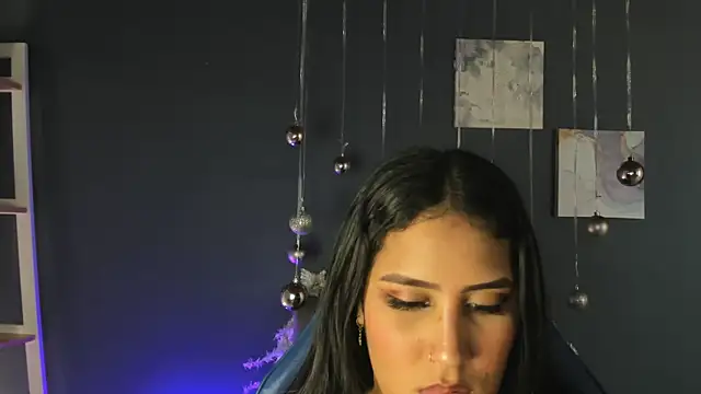 Snapshot of Cami__Smiith chatting on December 3, 2:33 pm Cami Smiith online show from December 3, 2:33 pm
