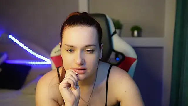 LisaElfy online show from February 10, 3:44 pm