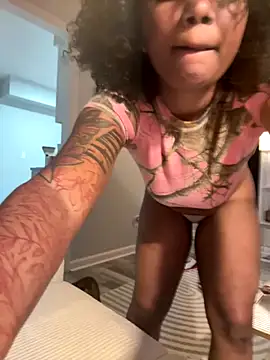 Snapshot of strip4faith chatting on January 5, 10:24 pm strip4faith online show from January 5, 10:24 pm