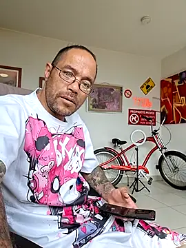 mileflav0r online show from May 17, 8:25 am