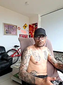 mileflav0r online show from April 30, 9:38 am