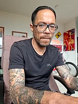mileflav0r online show from May 5, 7:44 am
