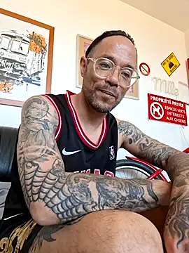 mileflav0r online show from April 21, 12:56 pm