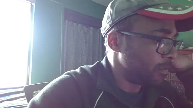 Snapshot of _______the chatting on December 16, 4:44 pm the online show from December 16, 4:44 pm