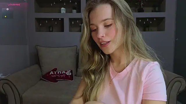 LinaCristonsen online show from December 5, 4:38 pm