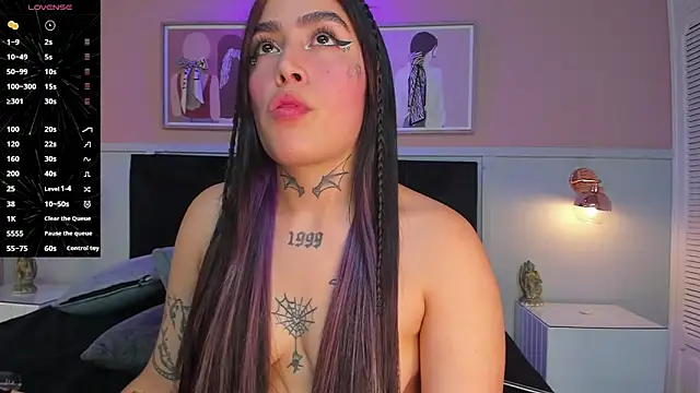 Snapshot of elodie_walker chatting on October 16, 1:30 pm elodie walker online show from October 16, 1:30 pm