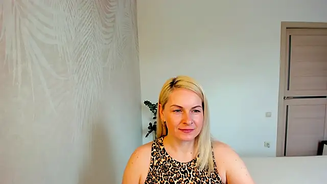 Alicee Gracee online show from April 7, 8:49 am