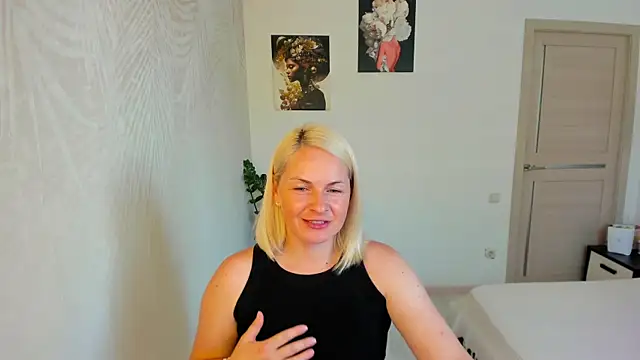 Snapshot of Alicee_Gracee chatting on July 20, 8:43 am Alicee Gracee online show from July 20, 8:43 am