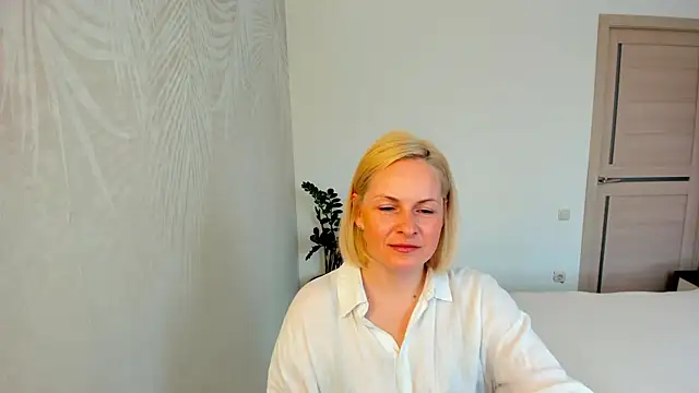 Alicee Gracee online show from April 22, 8:32 am