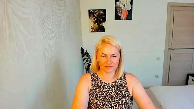 Snapshot of Alicee_Gracee chatting on July 6, 9:27 am Alicee Gracee online show from July 6, 9:27 am