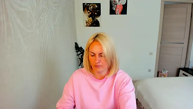 Snapshot of Alicee_Gracee chatting on July 19, 8:56 am Alicee Gracee online show from July 19, 8:56 am
