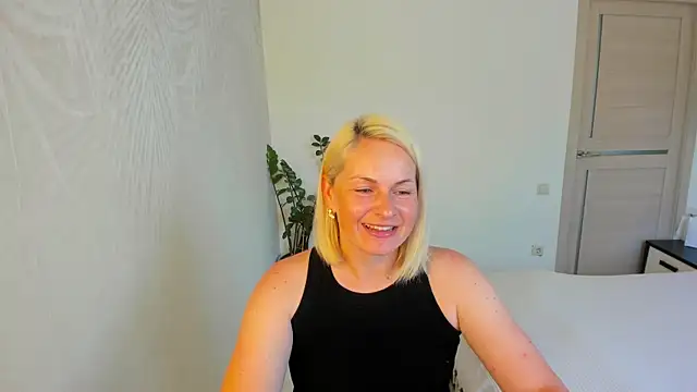 Snapshot of Alicee_Gracee chatting on June 24, 9:08 am Alicee Gracee online show from June 24, 9:08 am