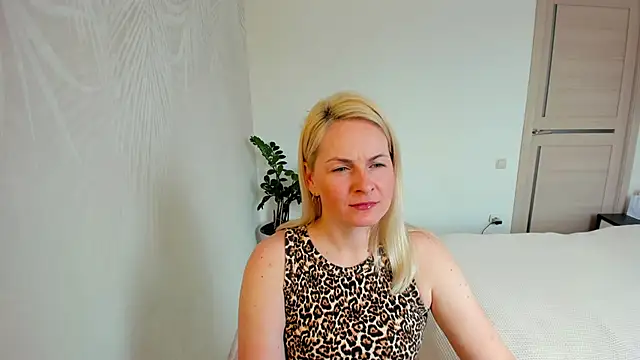 Alicee Gracee online show from March 27, 7:39 am