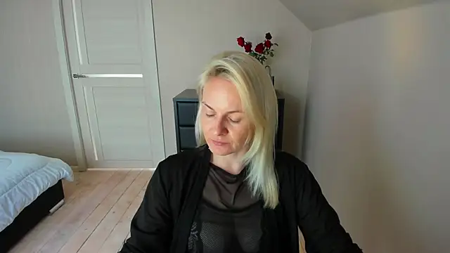 Alicee Gracee online show from September 29, 9:05 am