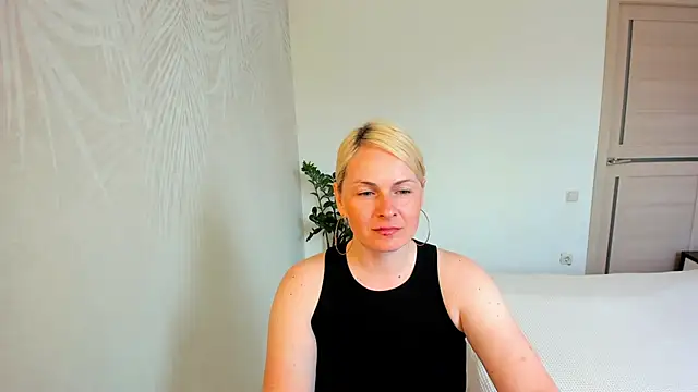 Alicee Gracee online show from May 13, 9:49 am