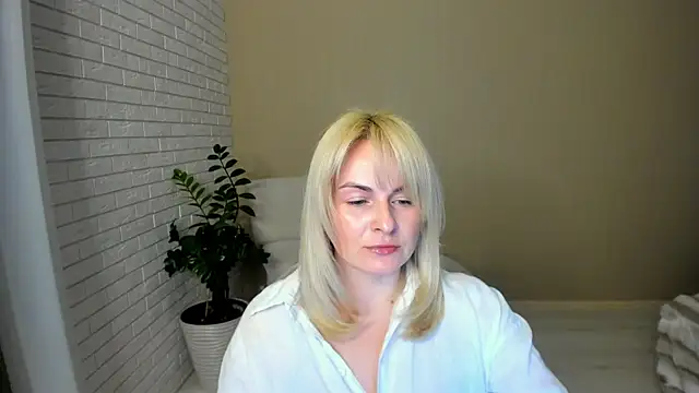 Alicee Gracee online show from February 25, 7:25 pm