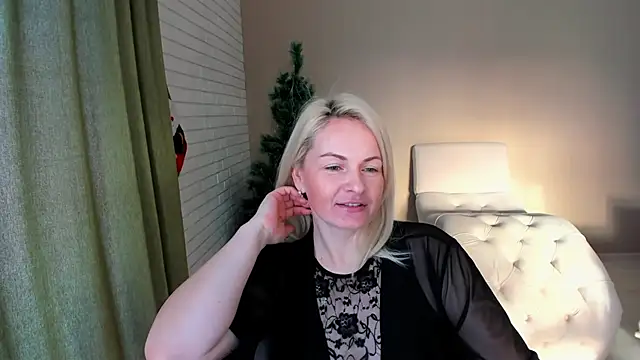 Alicee Gracee online show from December 14, 11:05 am