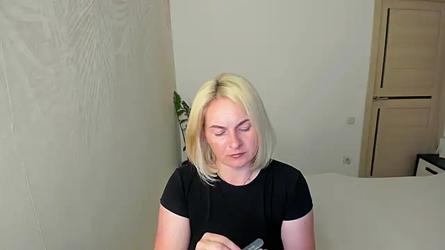 Snapshot of Alicee_Gracee chatting on June 20, 5:40 pm Alicee Gracee online show from June 20, 5:40 pm