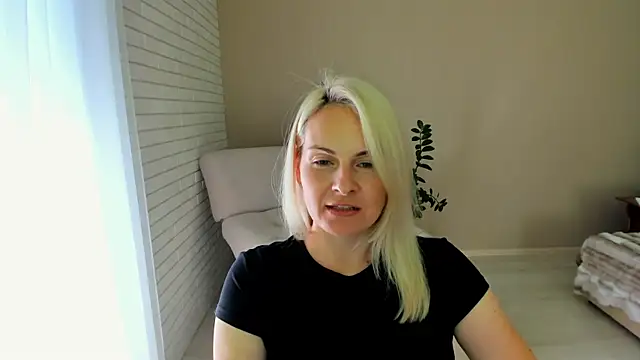 Alicee Gracee online show from September 23, 8:10 am