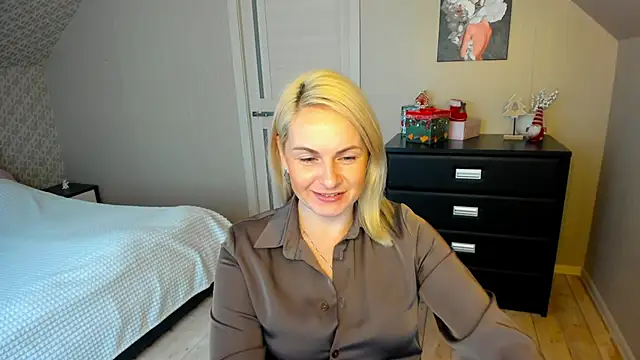 Alicee Gracee online show from December 4, 9:30 am