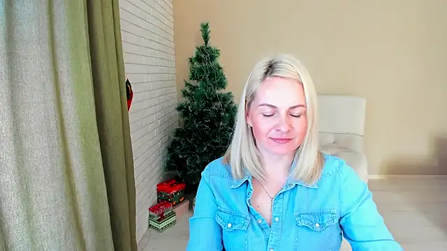 Alicee Gracee online show from December 15, 10:21 am