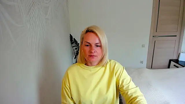 Snapshot of Alicee_Gracee chatting on June 22, 8:55 am Alicee Gracee online show from June 22, 8:55 am