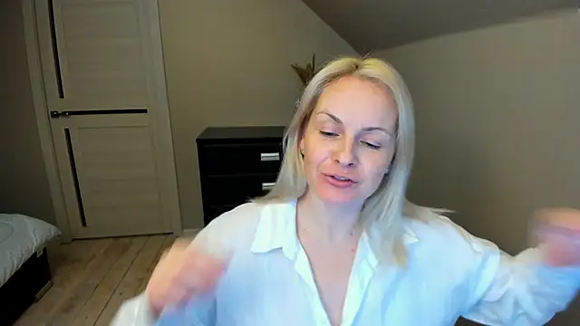 Alicee Gracee online show from February 15, 7:28 pm