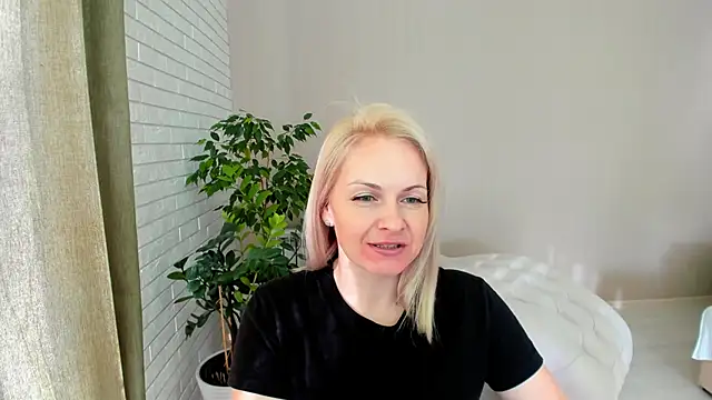 Alicee Gracee online show from February 8, 8:31 am