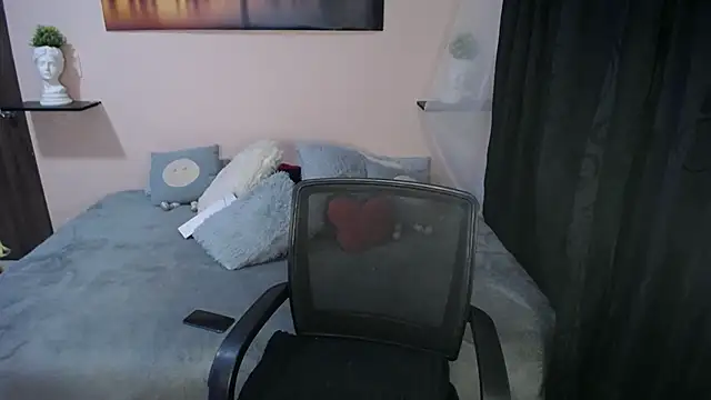 cristal-evanns online show from December 13, 2:10 am